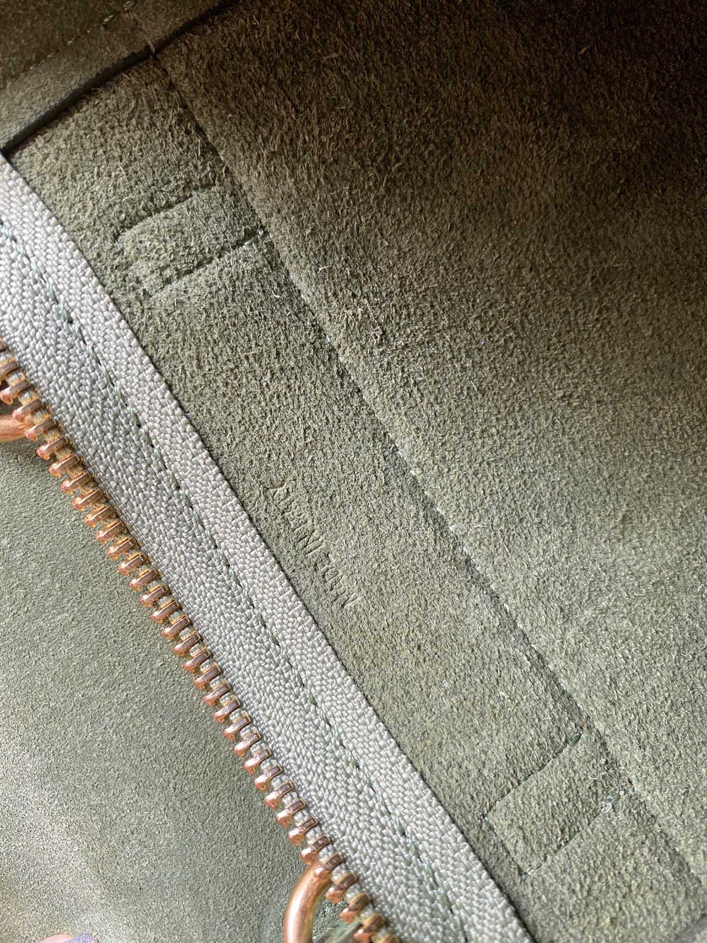 𝐂𝐞𝐥𝐢𝐧𝐞 𝐛𝐞𝐥𝐭 𝐩𝐢𝐜𝐨 𝟏𝟔𝐜𝐦 Grained Calfskin Bag