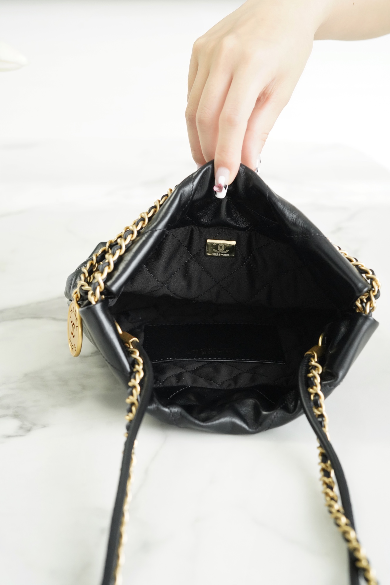 𝗖𝗛𝗔𝗡𝗘𝗟✦ 23s Spring/Summer New 22Mini bag Original Leather Black Gold