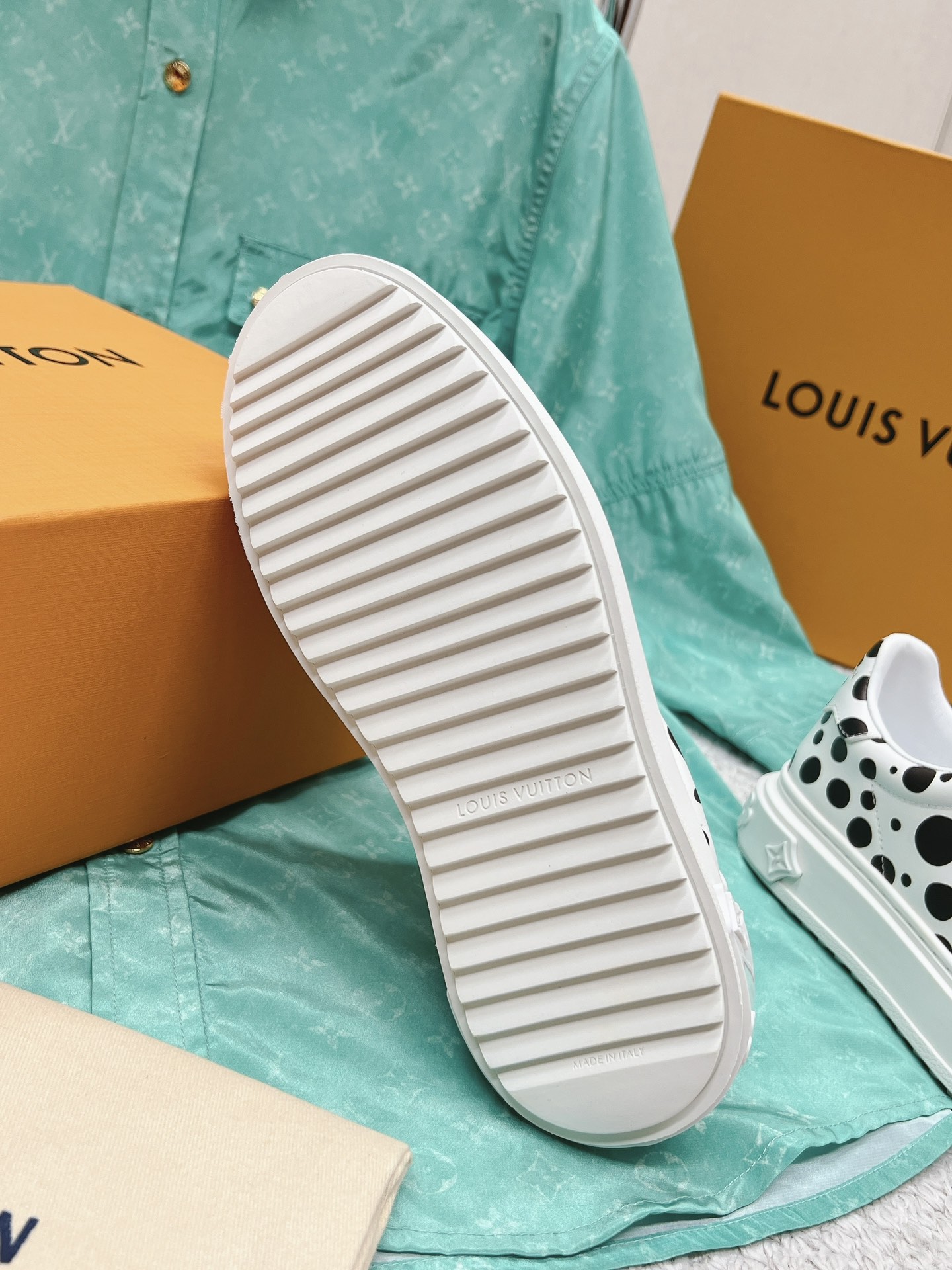 Louis Vuitton x Yayoi Kusama cooperation model classic white shoes 𝐓𝐢𝐦𝐞 𝐨𝐮𝐭 wave point sneakers