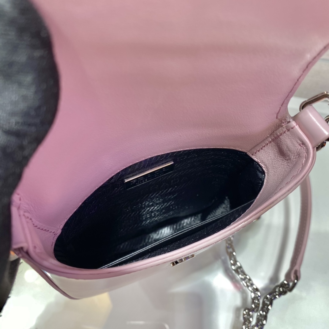 𝐏𝐑𝐀𝐃𝐀  New mobile phone bag 1BH185