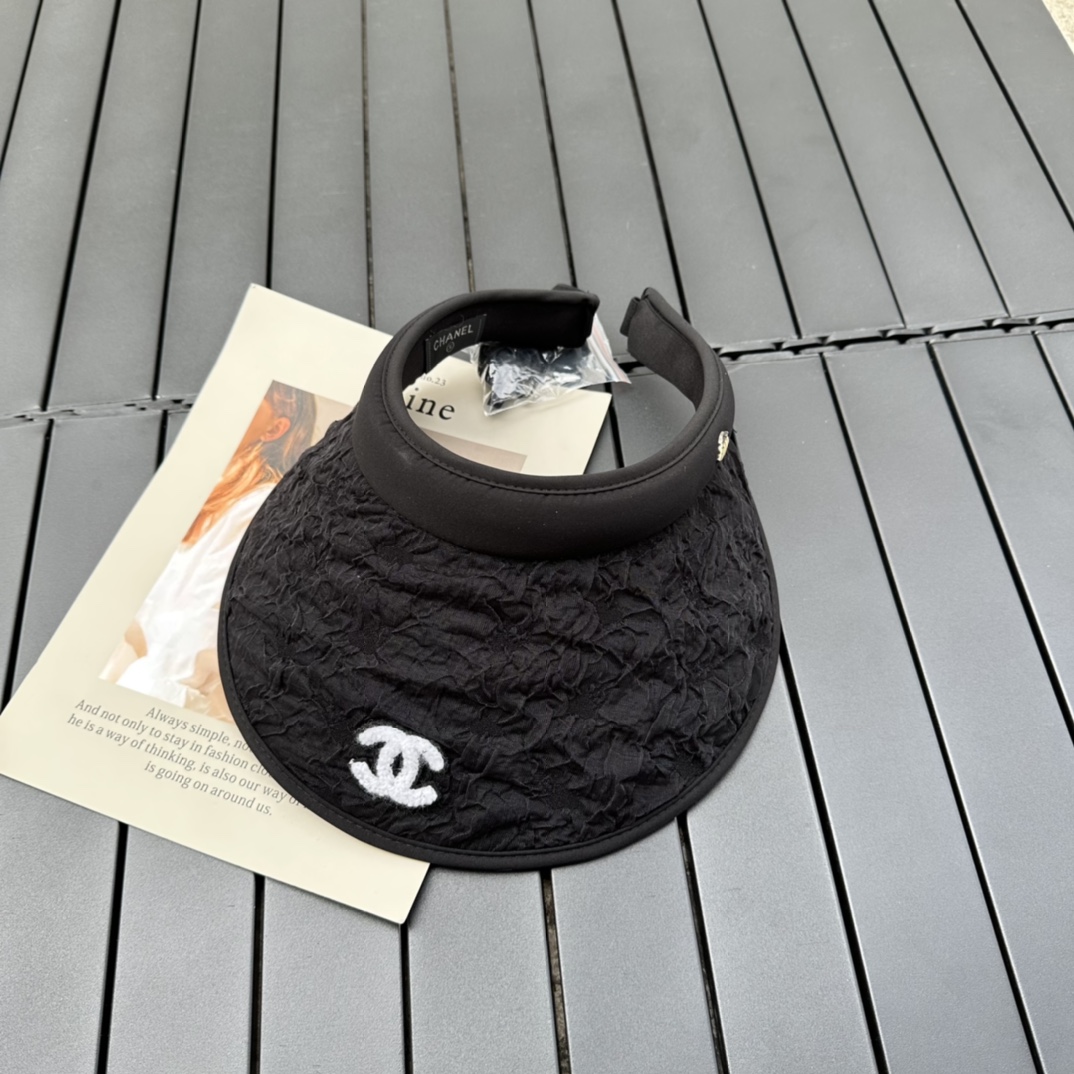 CHANEL empty top hat