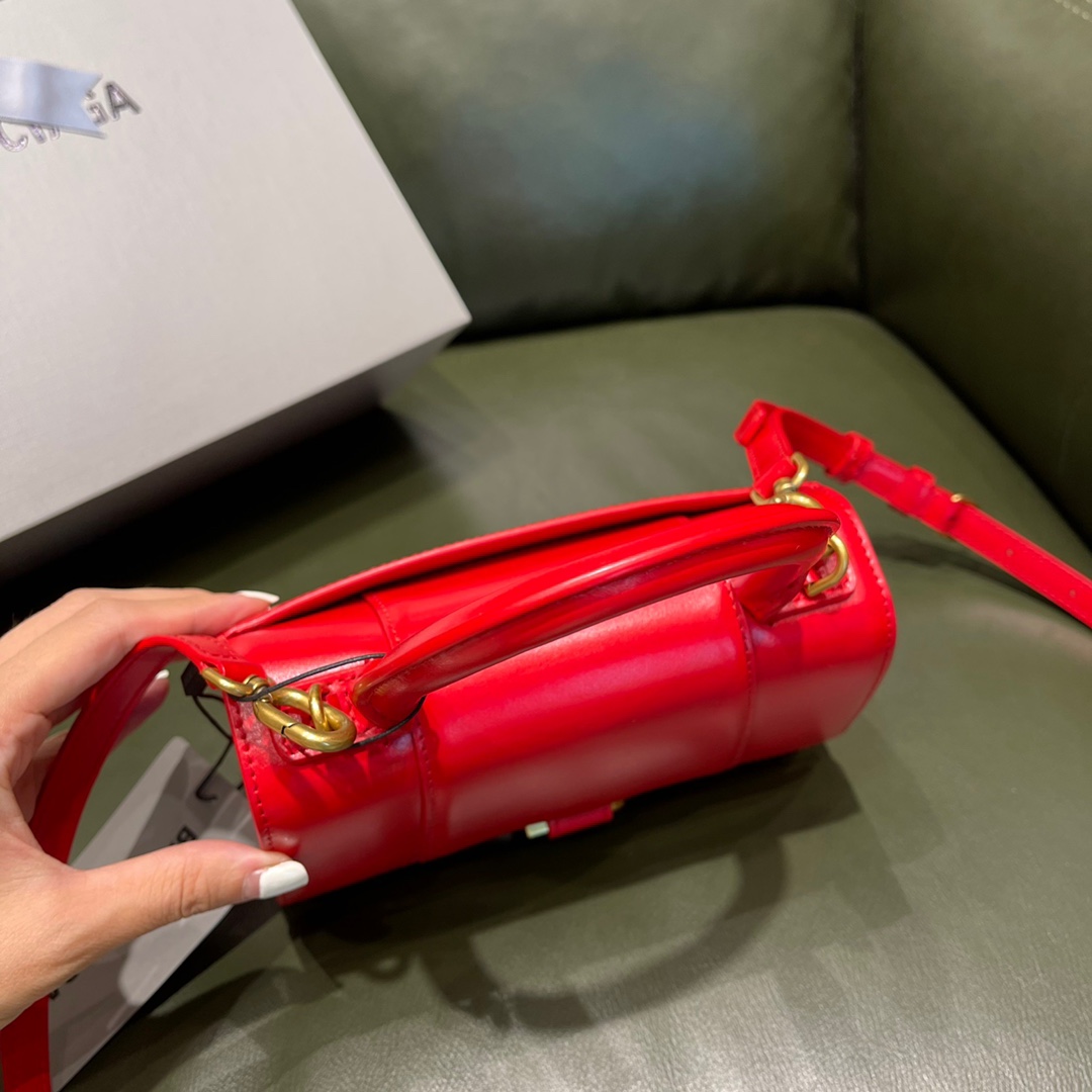 BALENCIAGA 𝐇𝐨𝐮𝐫𝐠𝐥𝐚𝐬𝐬 𝐗𝐒 The hourglass bag of the fashion world