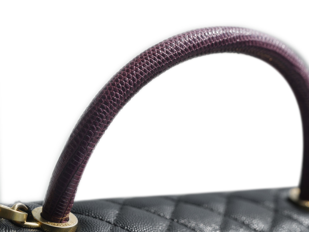 CHANEL 𝐂𝐨𝐂𝐨 𝐇𝐚𝐧𝐝𝐥𝐞 Lizard skin handle Medium Black