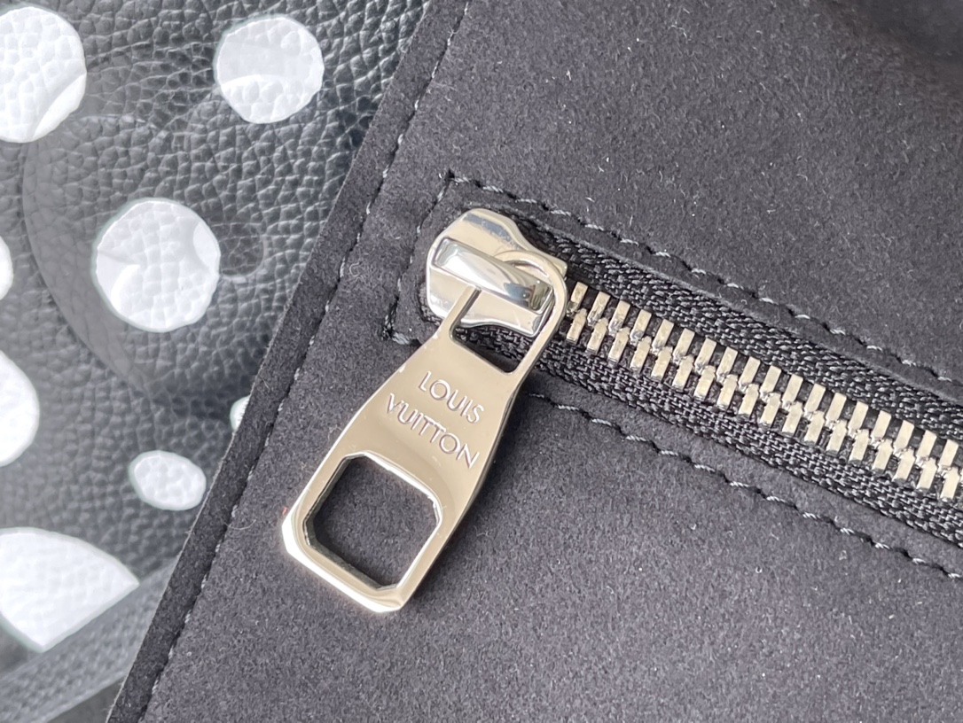 𝐋𝐎𝐔𝐈𝐒 𝐕𝐔𝐈𝐓𝐓𝐎𝐍    M46390