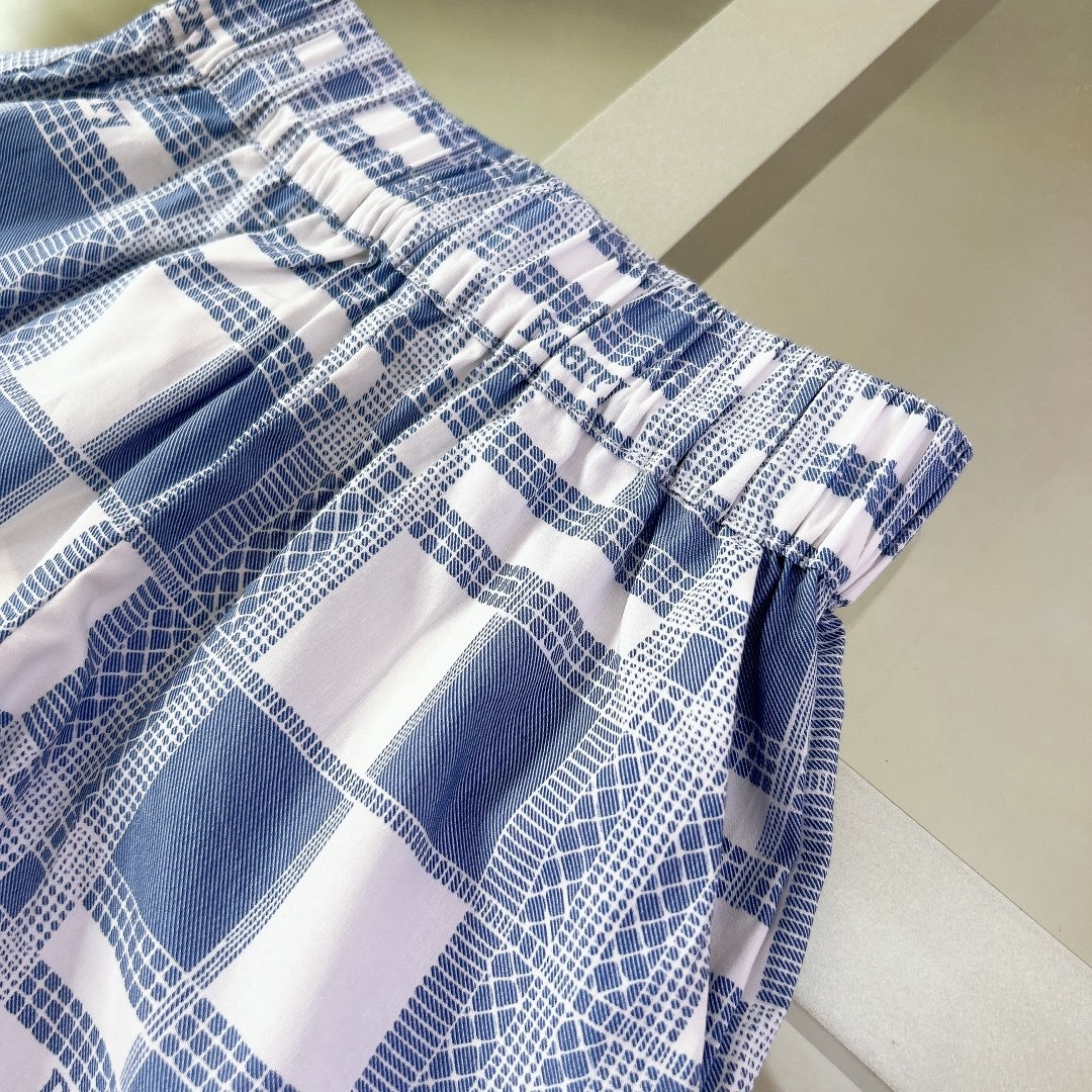 Burberry new boys and girls suits