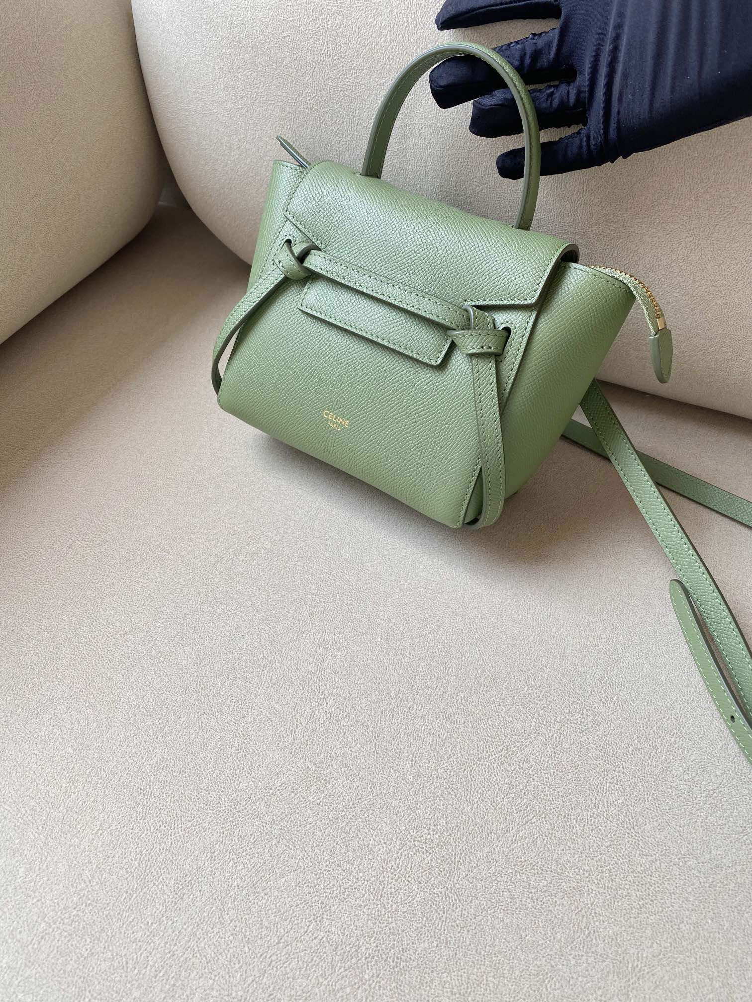 𝐂𝐞𝐥𝐢𝐧𝐞 𝐛𝐞𝐥𝐭 𝐩𝐢𝐜𝐨 𝟏𝟔𝐜𝐦 Grained Calfskin Bag