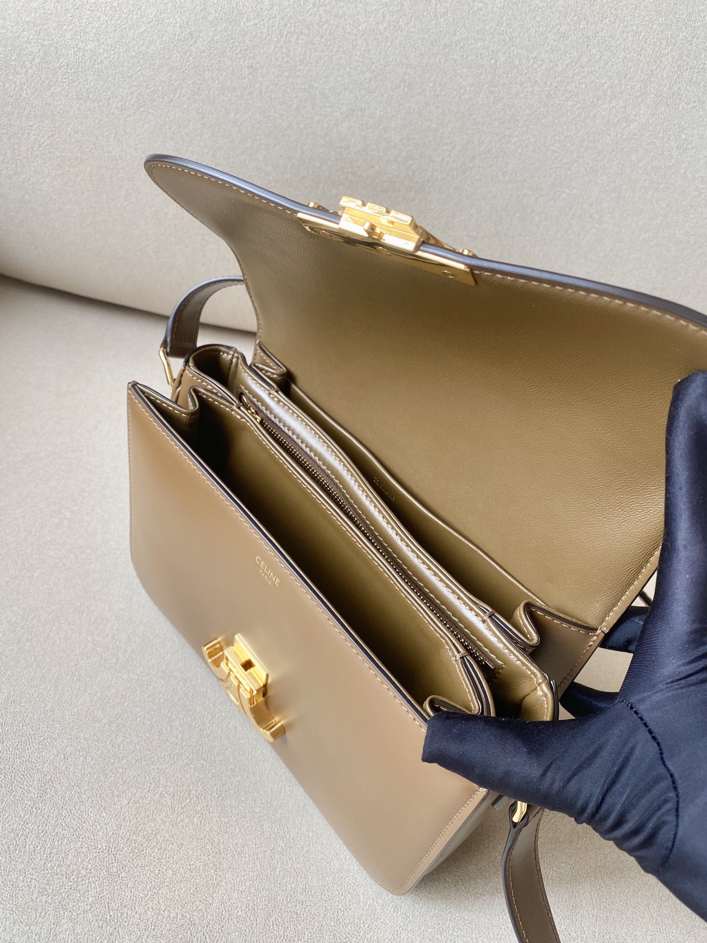 𝐂𝐞𝐥𝐢𝐧𝐞 Triomphe Medium 22.5cm