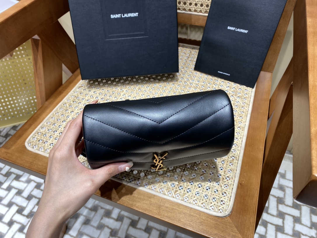 SAINT LAURENT 𝑳𝒐𝒖𝑳𝒐𝒖 #467072.Original leather.JD