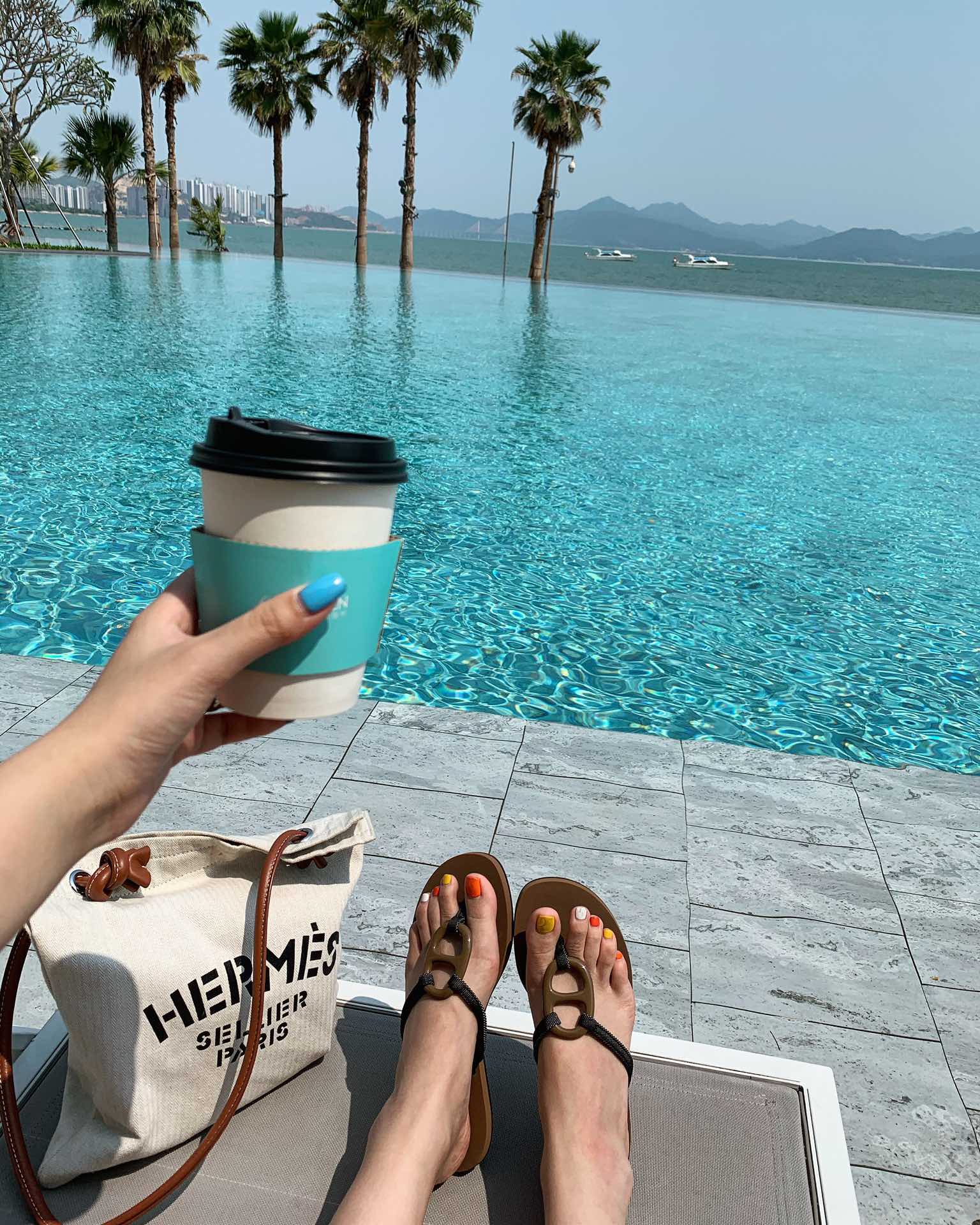 Hermes holiday series 🌈🏝🌤 pig nose flip flops sandals