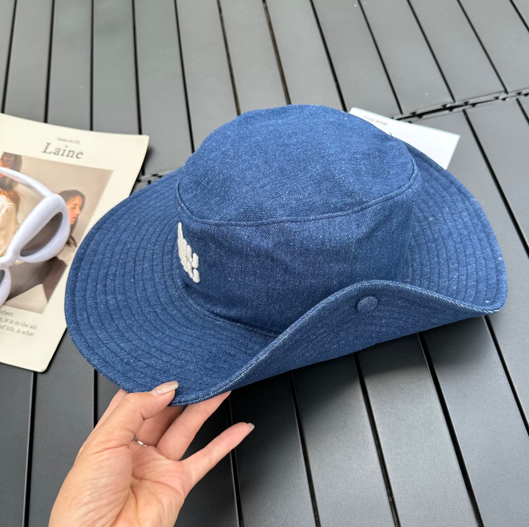 miumiu bucket hat