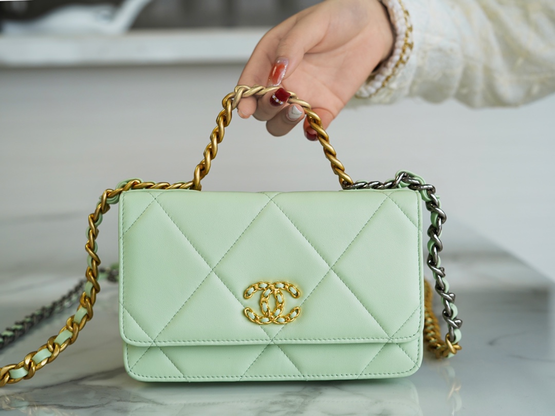 CHANEL 19Bag 𝑾𝒐𝒄 22C gold buckle light green