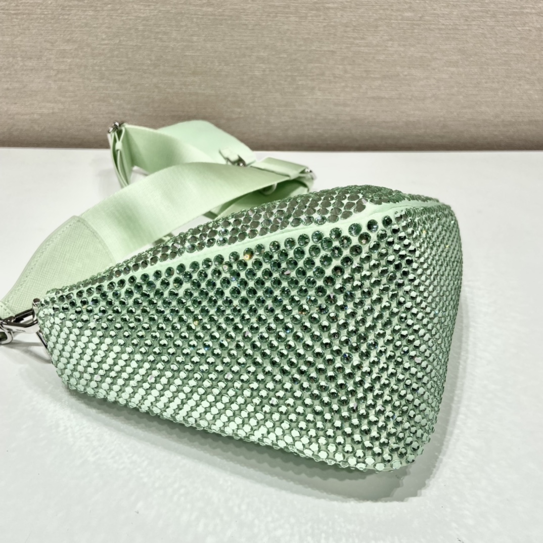 𝐏𝐑𝐀𝐃𝐀 Triangle bag with glitter diamonds 1BH190