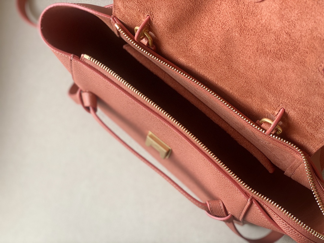 𝐂𝐞𝐥𝐢𝐧𝐞 BELT MICRO BAG in grained calfskin