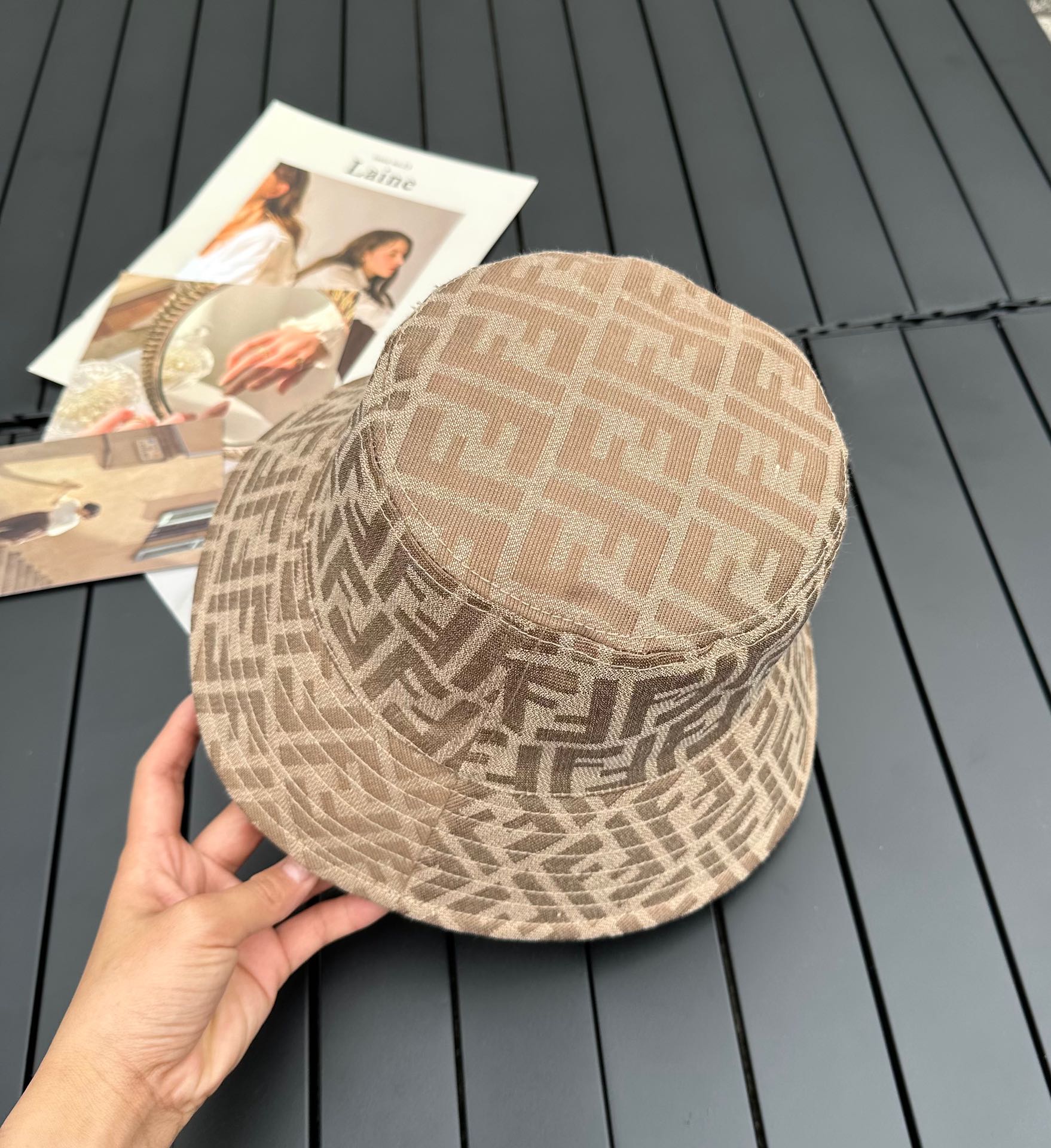 Fendi presbyopic letters 2⃣️ Wearing a fisherman hat