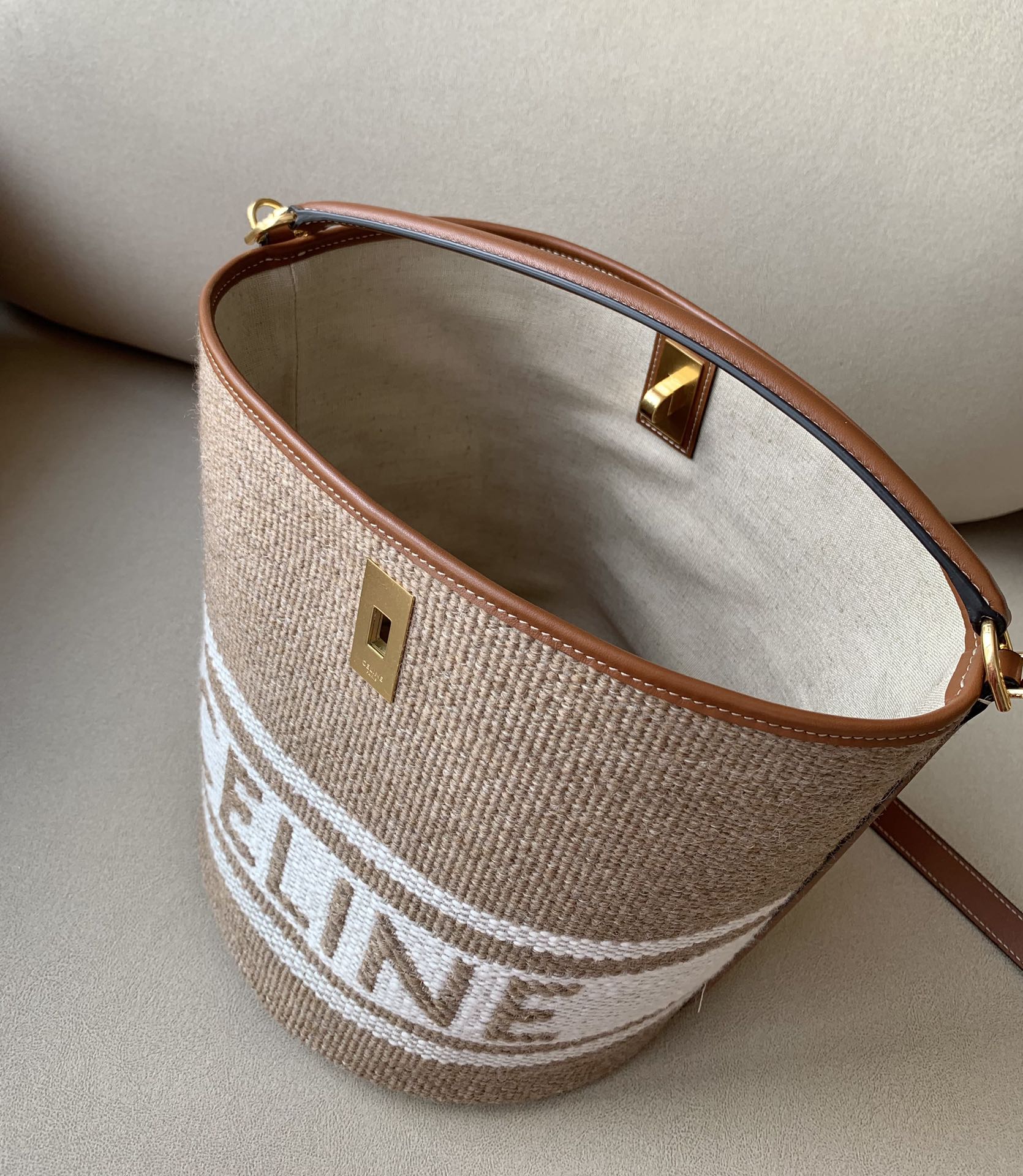 𝐂𝐞𝐥𝐢𝐧𝐞 BUCKET 16 bag in jacquard and calfskin