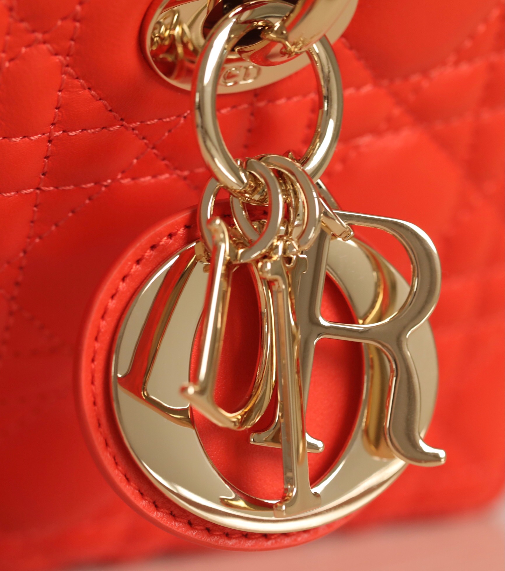 Dior Lady D-Joy is a classic style of the Goliath Bible