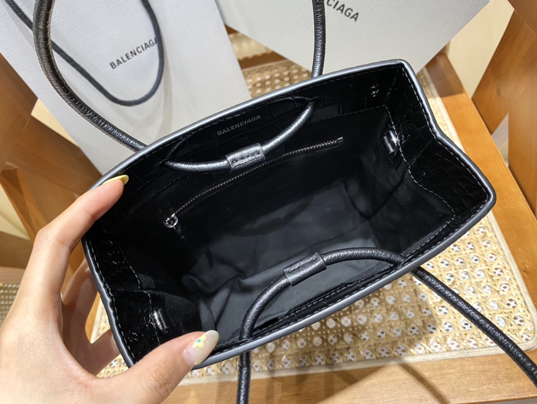 BALENCIAGA 𝗦𝗵𝗼𝗽𝗽𝗶𝗻𝗴 𝗯𝗮𝗴 Crocodile Shopping Paper Bag