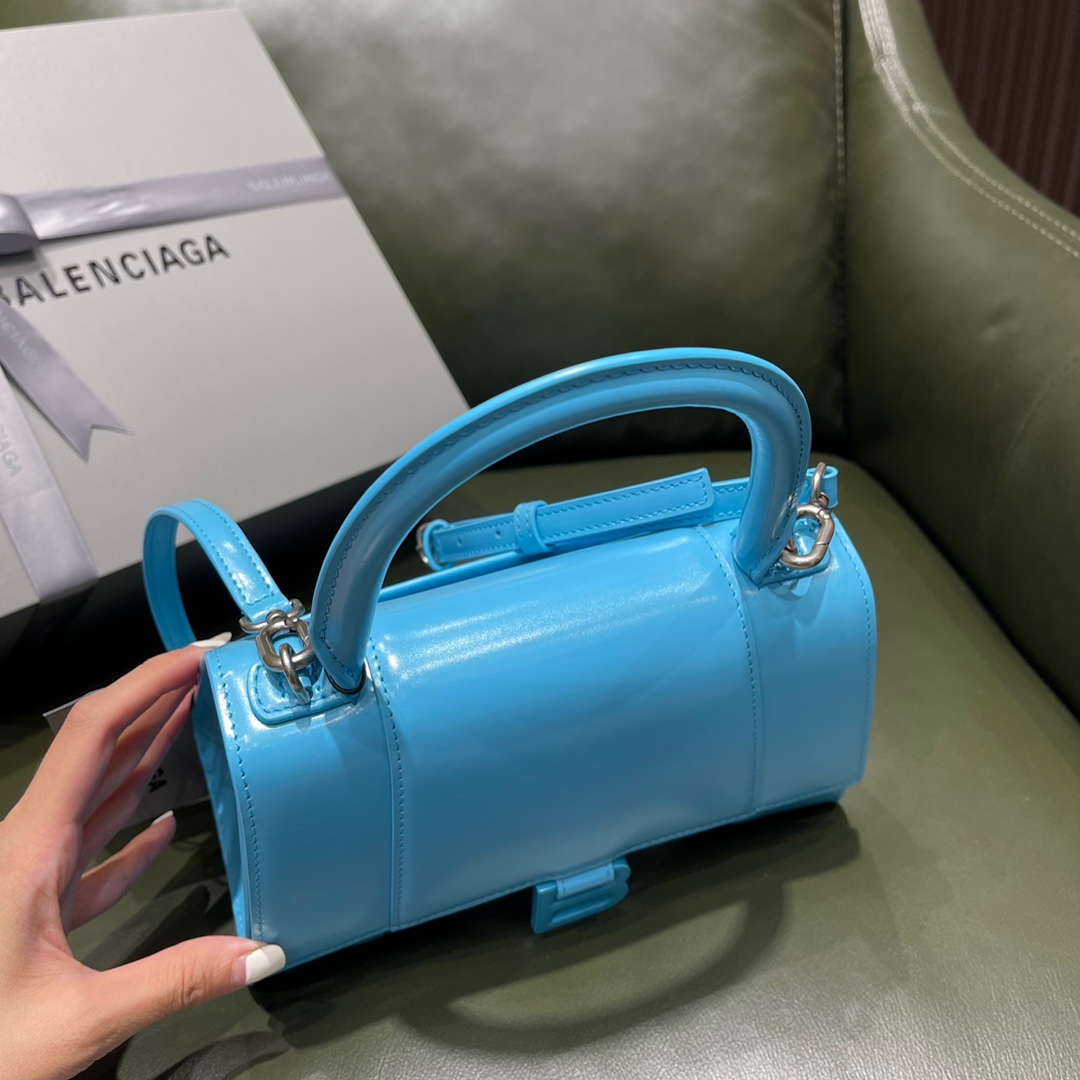 BALENCIAGA 𝐇𝐨𝐮𝐫𝐠𝐥𝐚𝐬𝐬 𝐒 The hourglass bag of the fashion world