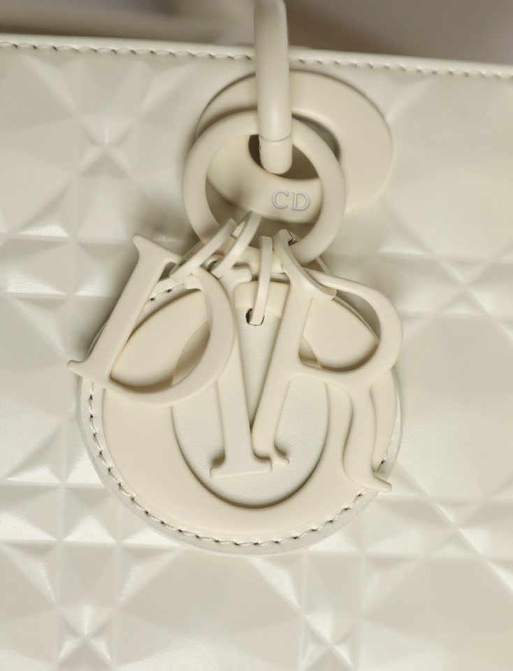 Dior Lady D-Joy is a classic style of the Goliath Bible