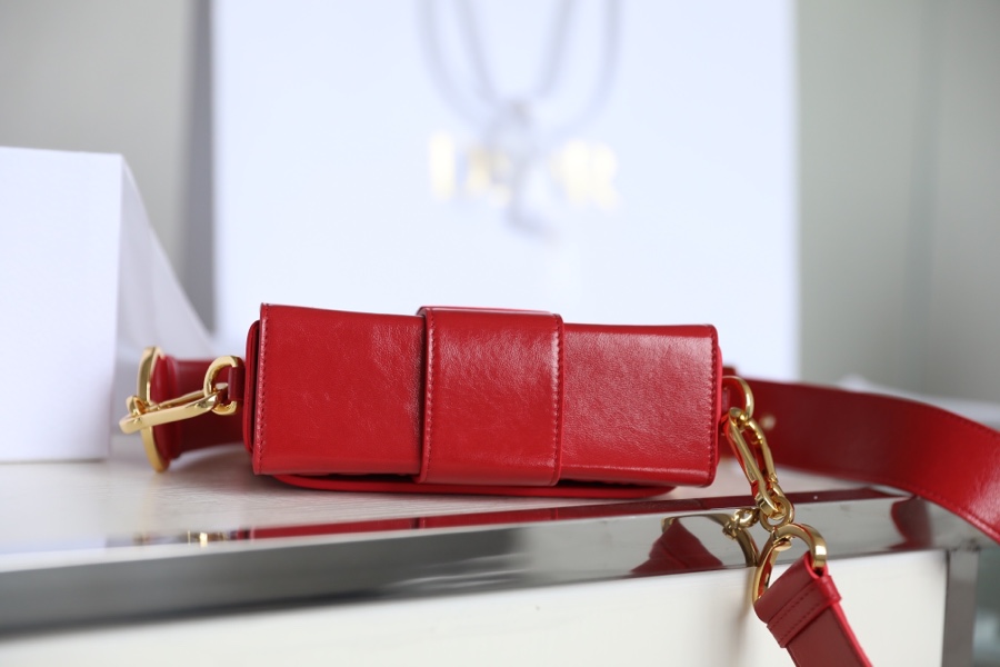 Montaigne red 𝙢𝙞𝙣𝙞 box bag