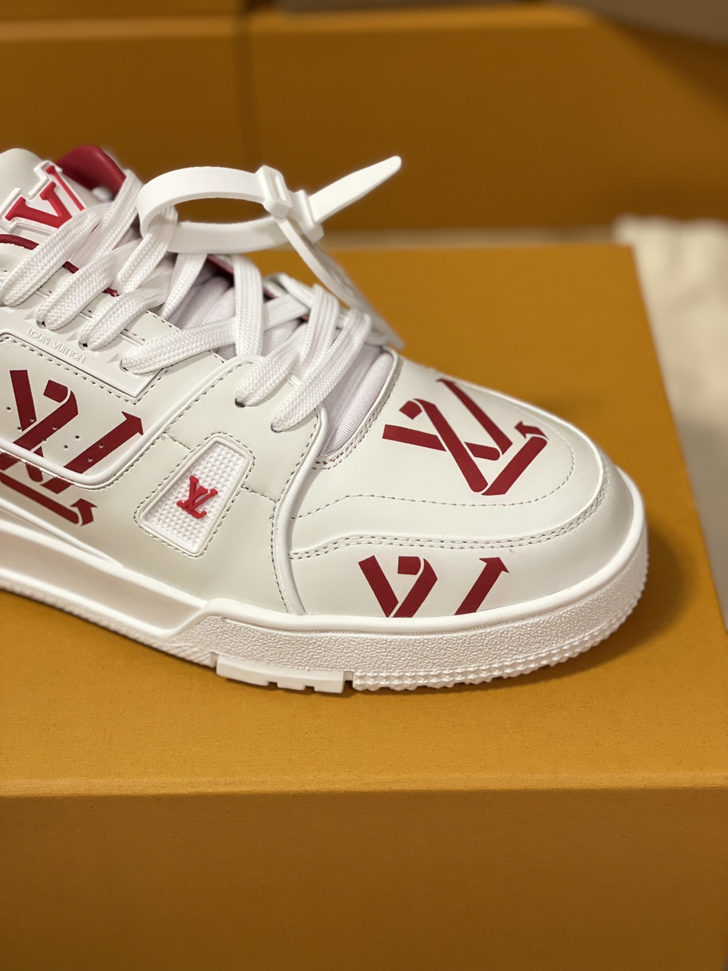 Louis Vuitton Trainer Sneakers Couple Style 1AAGXF