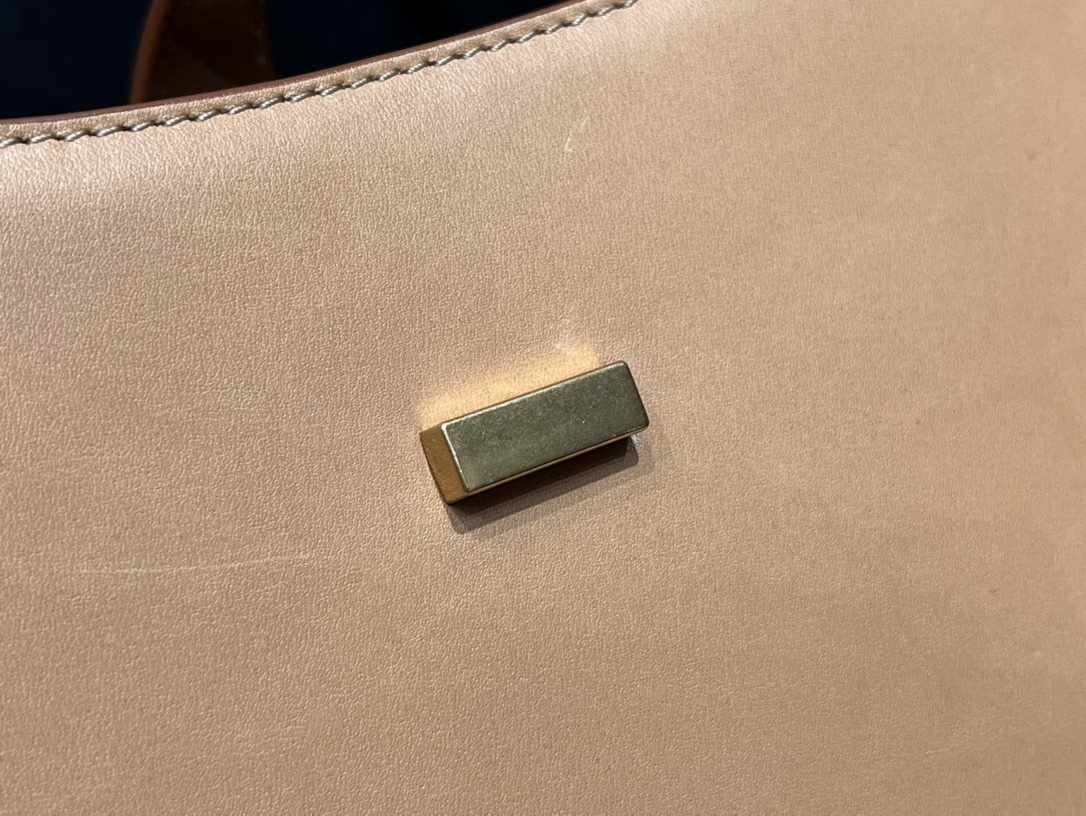 SAINT LAURENT▪️ 𝗟𝗲 𝗙𝗲𝗿𝗺𝗼𝗶𝗿▪️672615 original leather