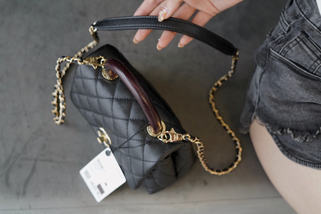CHANEL 𝗖𝗼𝗖𝗼 𝗛𝗮𝗻𝗱𝗹 𝗲 Lizard skin handle 𝗠𝗶𝗡𝗶 Black gold