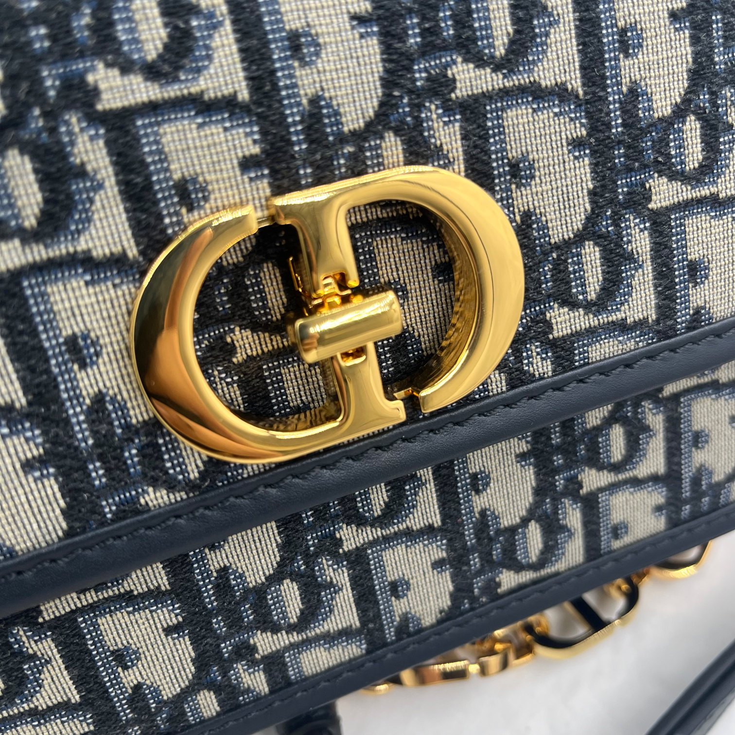 Dior Montaigne avenue M9260 old flower blue