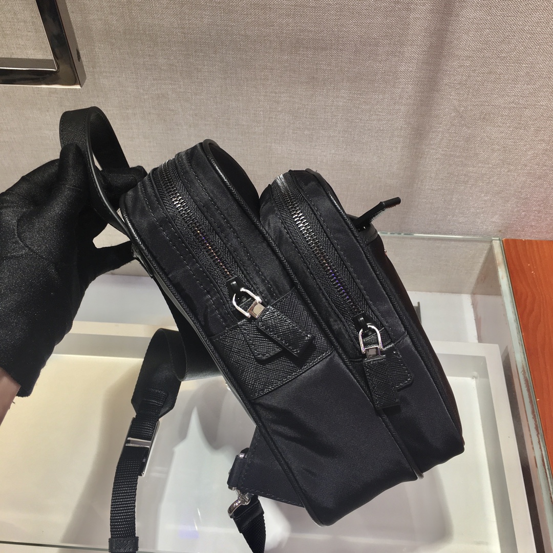 𝐏𝐑𝐀𝐃𝐀  New Chest Bag 2VZ026