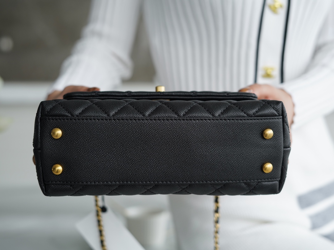 CHANEL 𝑪𝒐𝑪𝒐 𝒉𝒂𝒏𝒅𝒍 𝒆 New Cowhide Handle Small Black