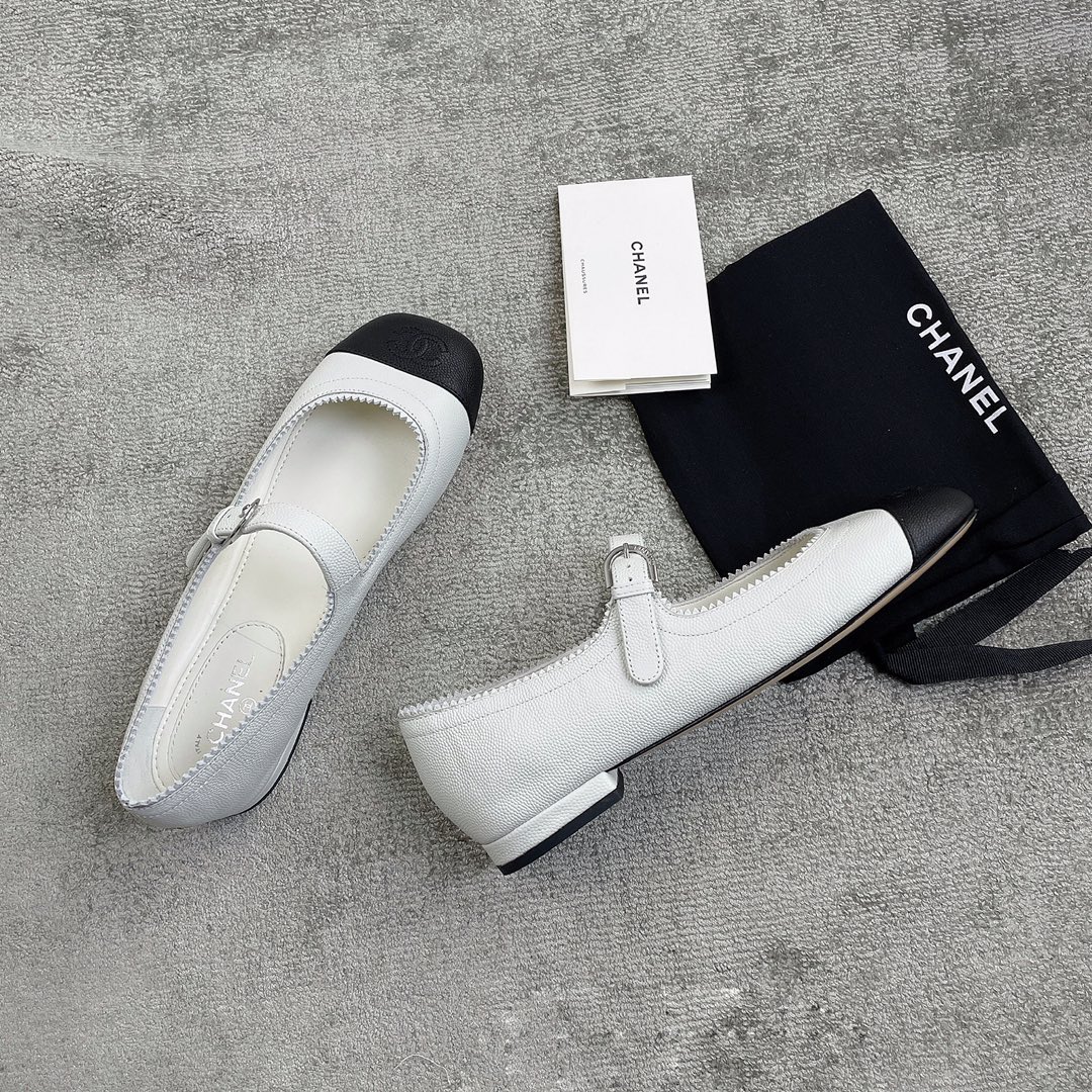 CHANEL Mary Jane shoes caviar sheepskin is that very soft fleshy texture