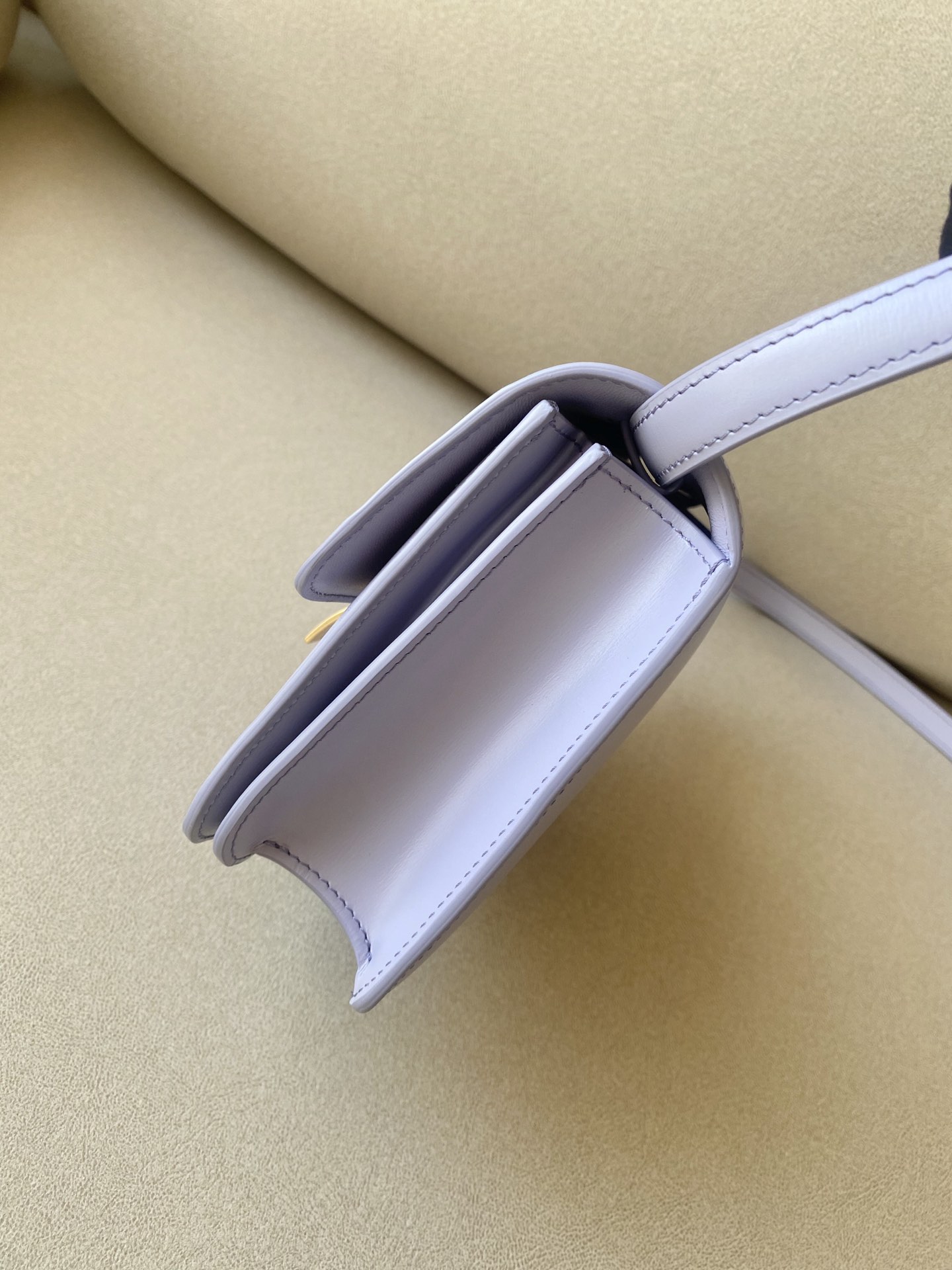 𝐂𝐞𝐥𝐢𝐧𝐞 Box Teen bag in polished calfskin