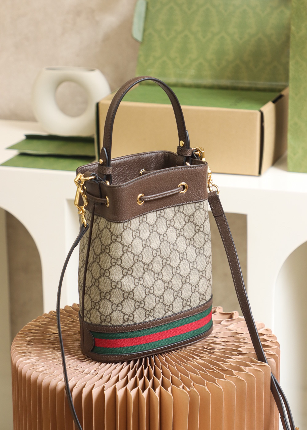 GUCCI 𝐎𝐩𝐡𝐢𝐝𝐚 𝐆𝐆 Classic Family Bucket Bag #550621