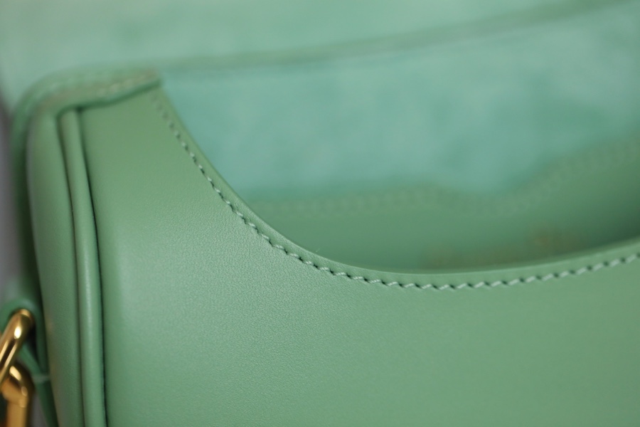 New mint green ‼️ small 𝘾-𝟎𝟖𝟏 𝙙𝙞𝙤𝙧 𝙗𝙤𝙗𝙗𝙗𝙮