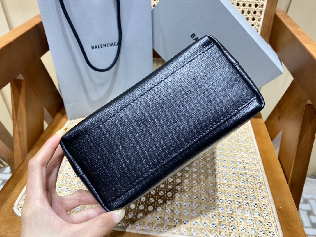 BALENCIAGA 𝗦𝗵𝗼𝗽𝗽𝗶𝗻𝗴 𝗯𝗮𝗴 Cowhide shopping paper bag