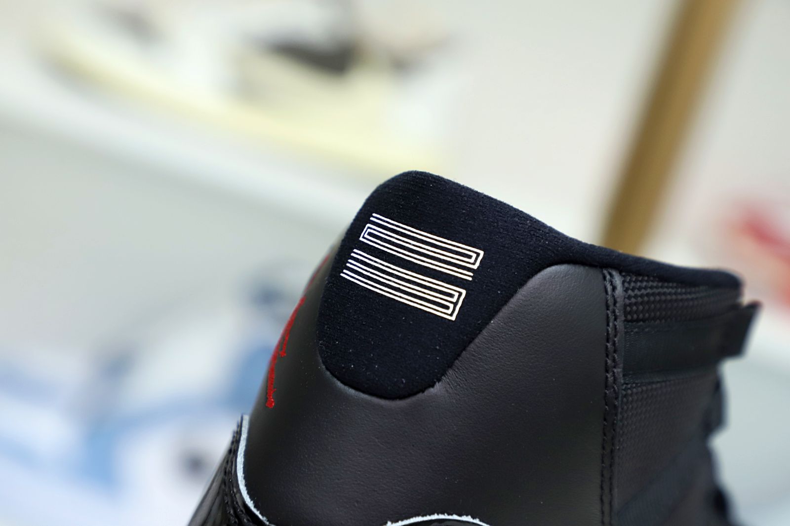 AIR JORDAN 11 RETRO BRED 2019