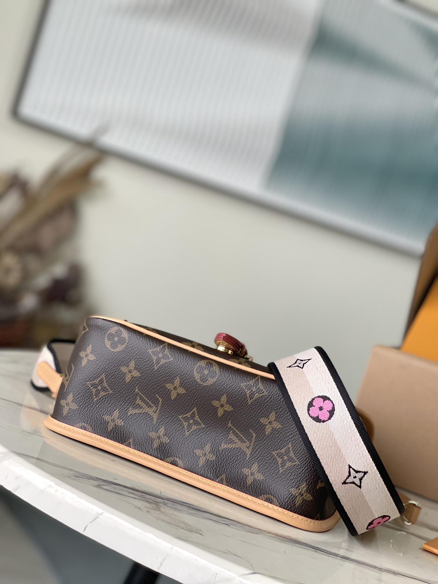 𝐋𝐎𝐔𝐈𝐒 𝐕𝐔𝐈𝐓𝐓𝐎𝐍    M45985