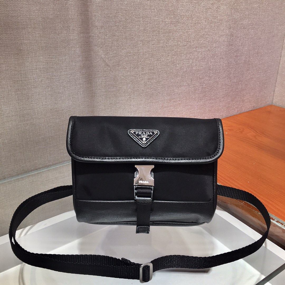 𝐏𝐑𝐀𝐃𝐀𝐀 Mini shape messenger bag