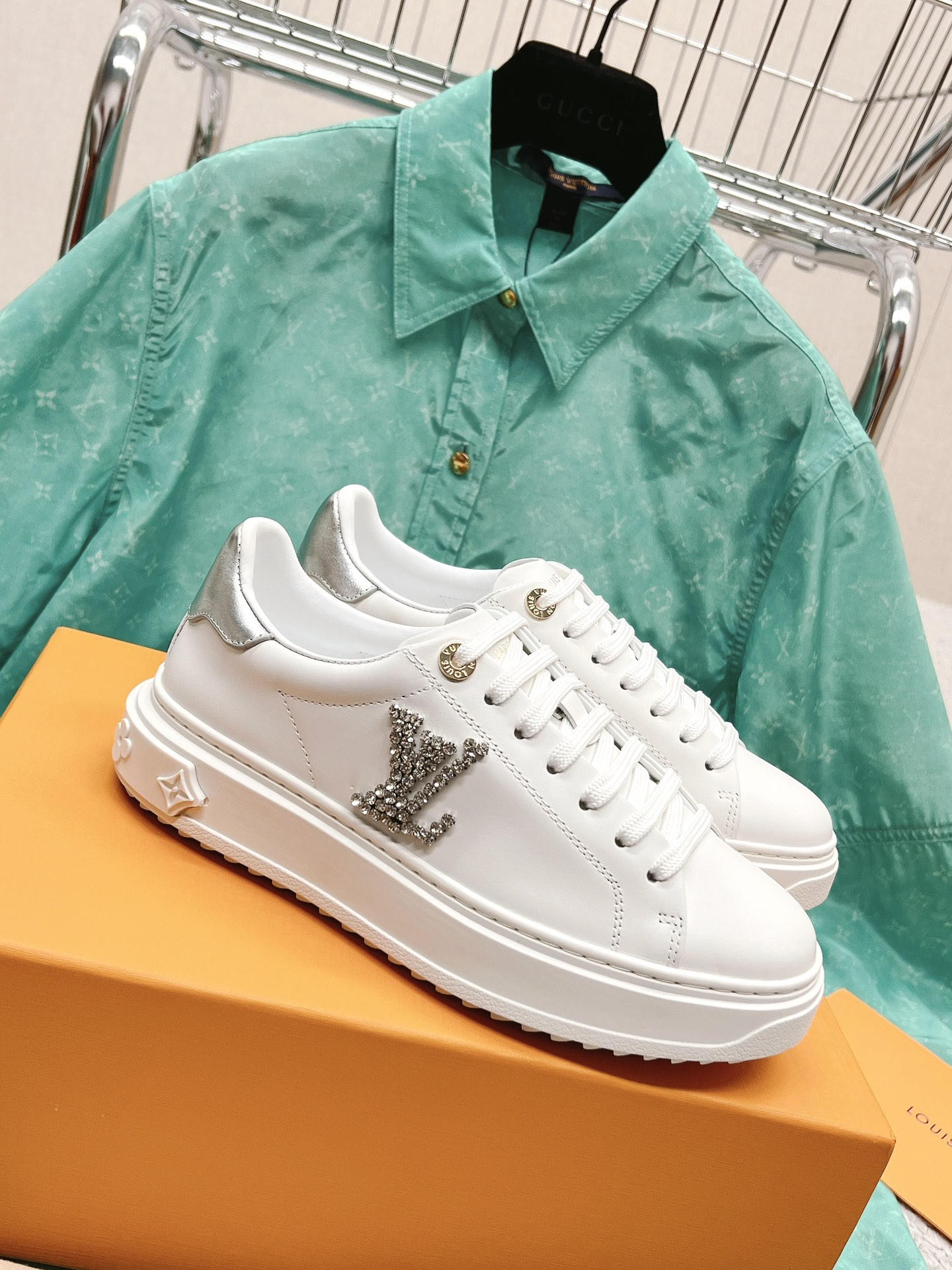 Louis Vuitton's new letter rhinestone white shoes series is new🆕