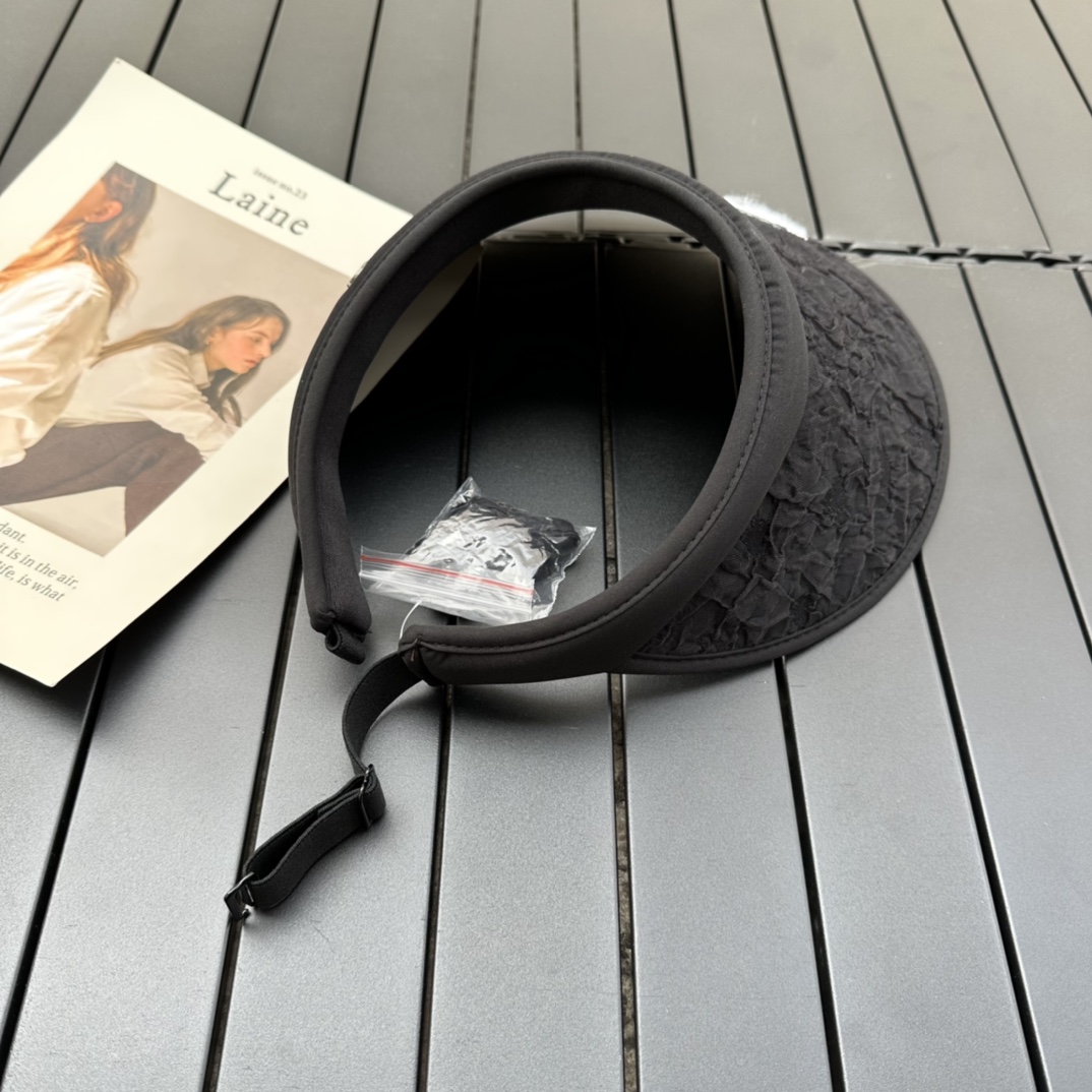 CHANEL empty top hat