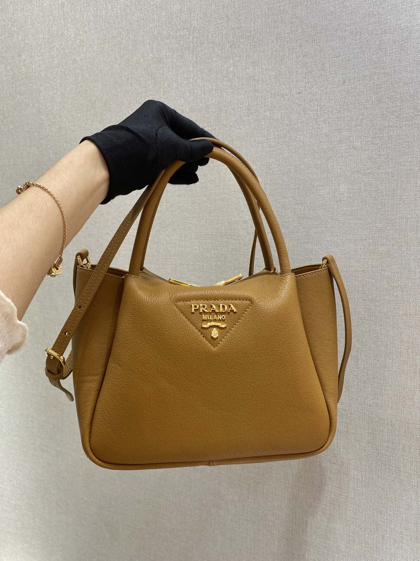 𝐏𝐑𝐀𝐃𝐀 New Model 1BC142