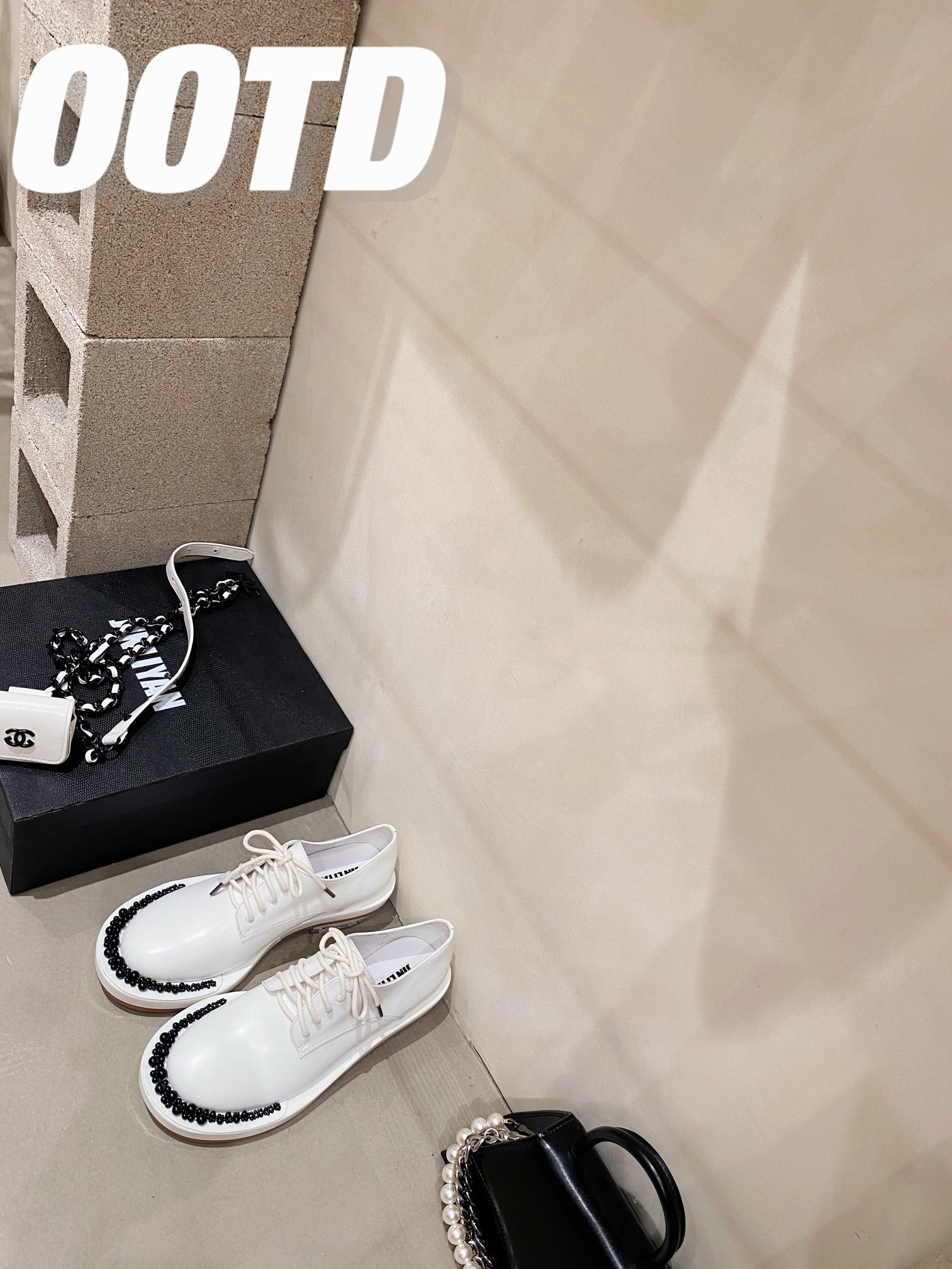 SR&HM | 𝟐𝟎𝟐𝟏/𝐒𝐒 𝐧𝐞𝐰 SR&HM original custom cowhide upper Hand-stitched pearl along the strip