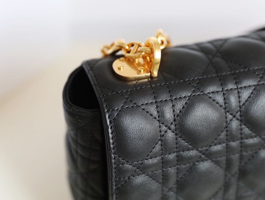 [DlOR CARO] Black soft cow leather rattan check DR-081