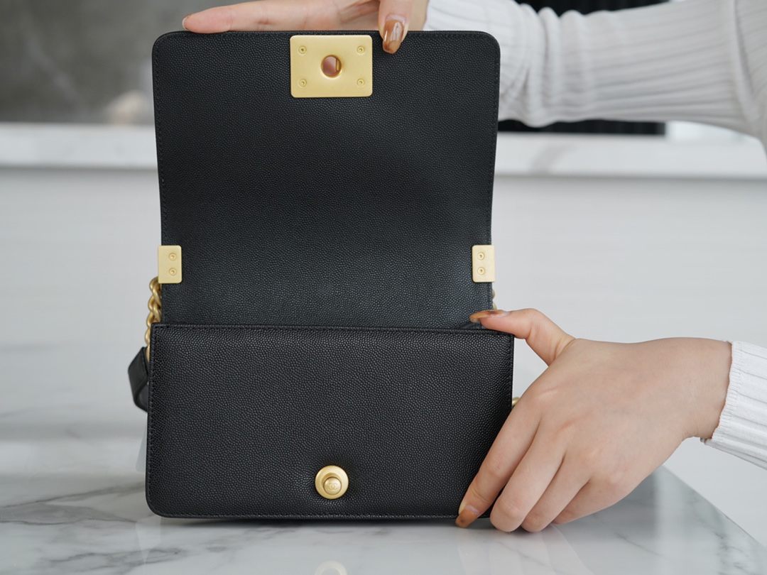 𝗖𝗵𝗮𝗻𝗲𝗹 𝗟𝗲𝗯𝗼𝘆 Imported custom caviar calfskin:Small ball pattern Small Black Gold