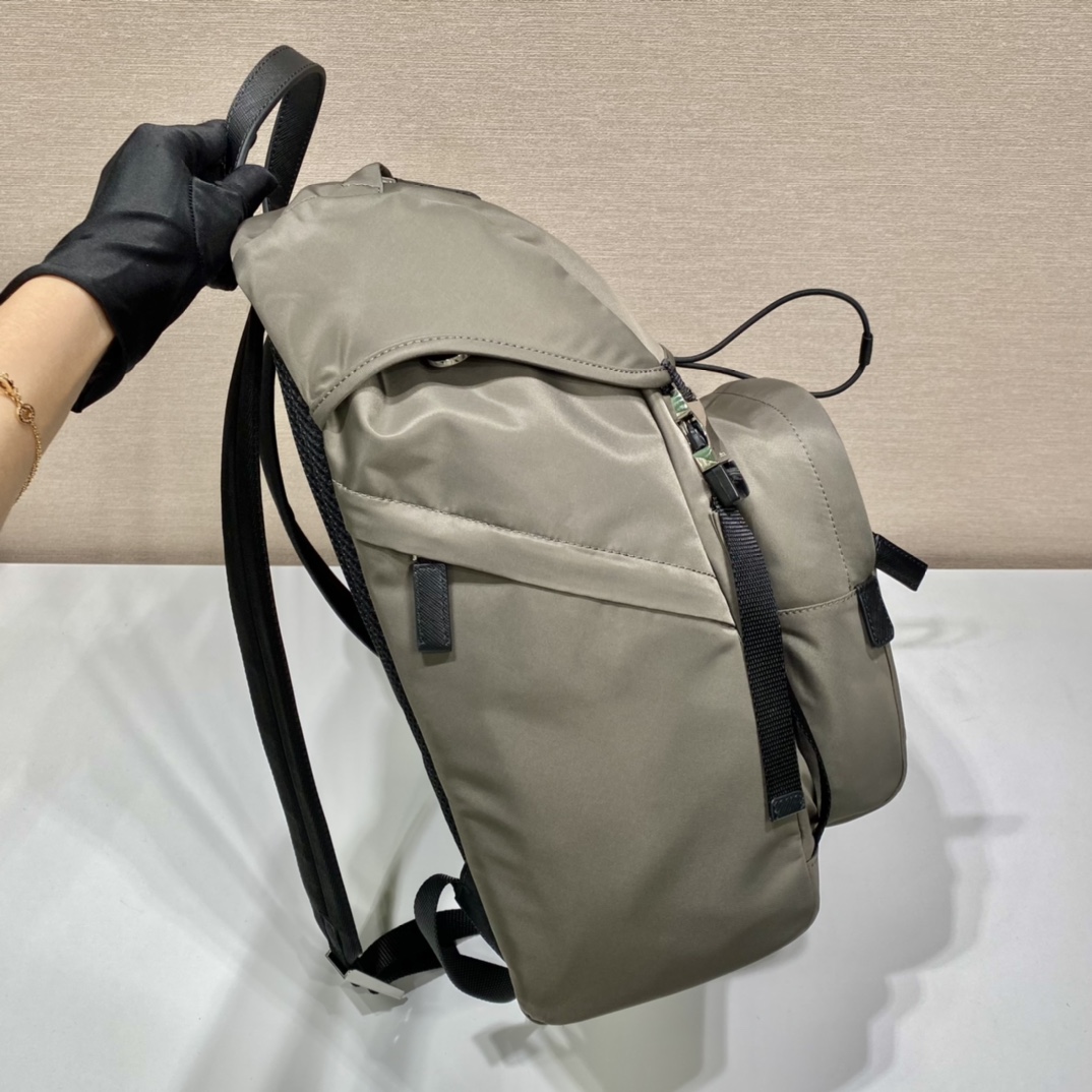 𝐏𝐑𝐀𝐃𝐀 New Shoulder Bag 2VZ135