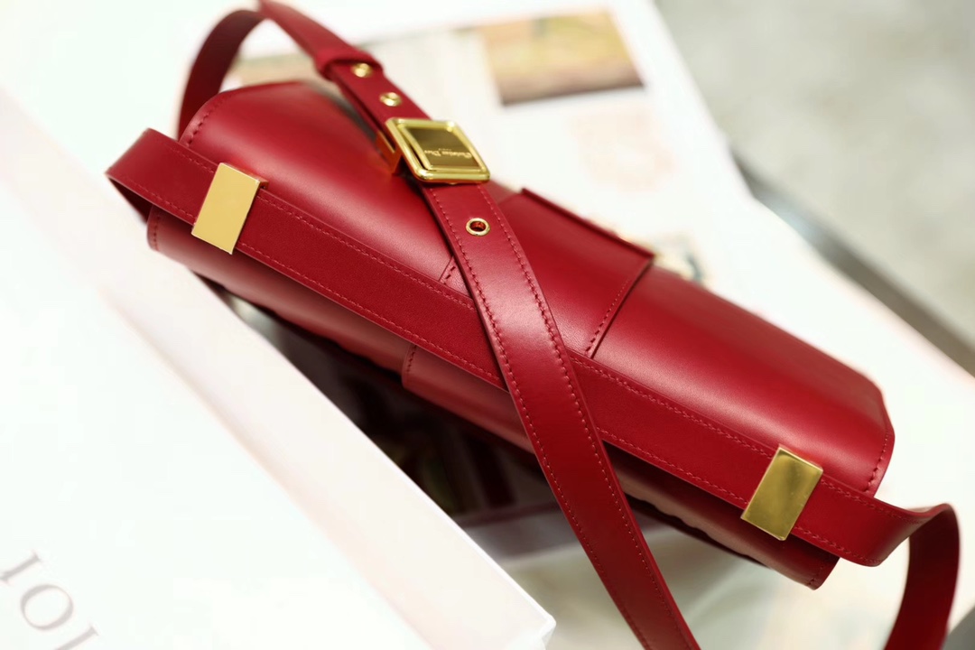 Montaigne Vintage Red