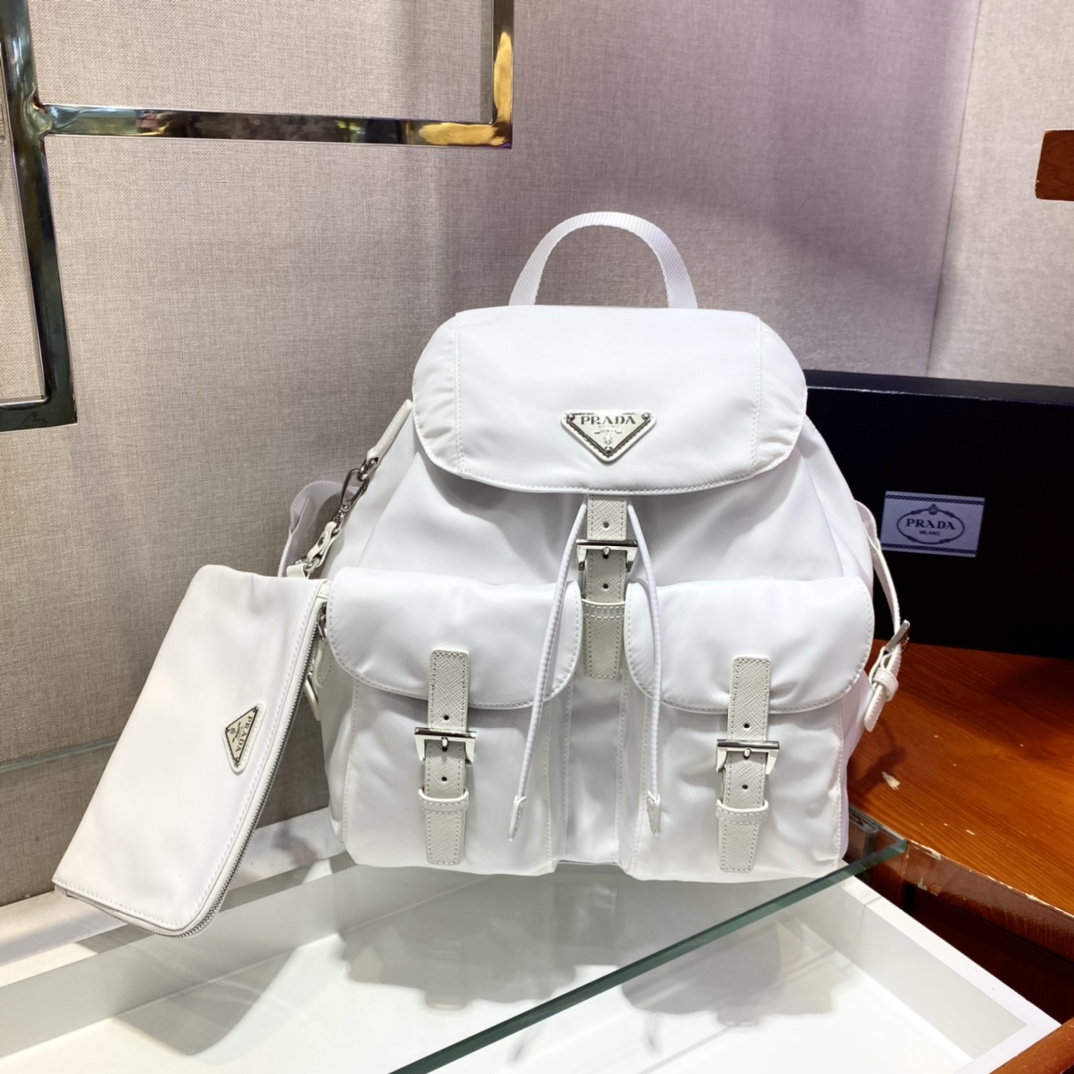 𝐏𝐑𝐀𝐃𝐀 New backpack 1BZ811