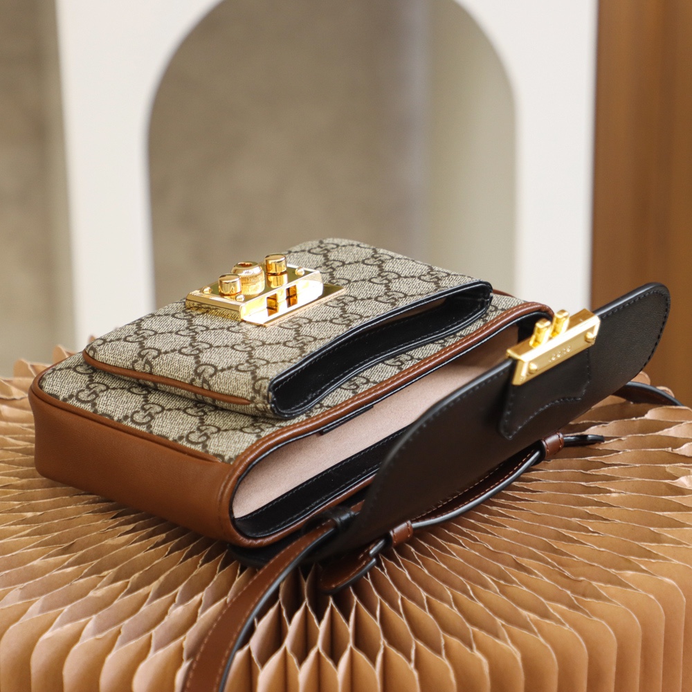 GUCCI 𝐩𝐚𝐝𝐥𝐨𝐜𝐤 small lock postman bag #658487