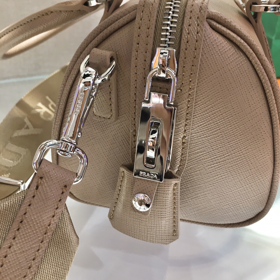 𝐏𝐑𝐀𝐃𝐀 Boston 1BA846