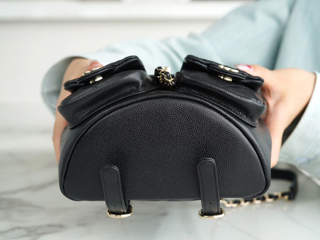 𝗖𝗛𝗔𝗡𝗘𝗟 23P New Duma Double Shoulder Cowhide Mini Black